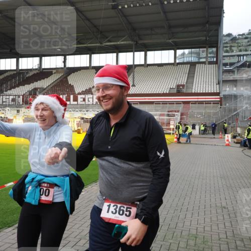 07.12.2025 - St. Pauli X-Mass-Run No. 15 Fabian Wolf http://msf.ph/oto/9396075 07.12.2025 10:35:32 Ziel 998, 1100, 1365, 3224, 3721, 4595 meine-sportfotos.de