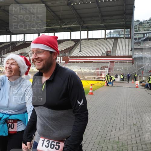 07.12.2025 - St. Pauli X-Mass-Run No. 15 Fabian Wolf http://msf.ph/oto/9396076 07.12.2025 10:35:32 Ziel 998, 1100, 1365, 3224, 3721, 4595 meine-sportfotos.de