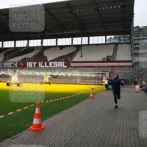 07.12.2025 - St. Pauli X-Mass-Run No. 15 Fabian Wolf http://msf.ph/oto/9396081 07.12.2025 10:35:38 Ziel 998, 1100, 1365, 1822 meine-sportfotos.de