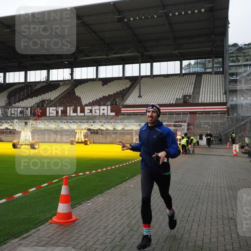 07.12.2025 - St. Pauli X-Mass-Run No. 15 Fabian Wolf http://msf.ph/oto/9396088 07.12.2025 10:35:39 Ziel 1822 meine-sportfotos.de