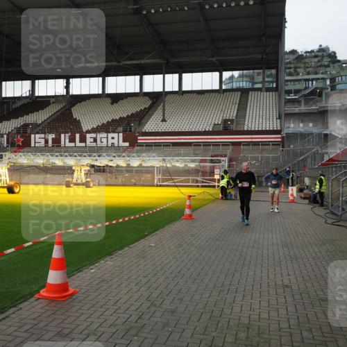 07.12.2025 - St. Pauli X-Mass-Run No. 15 Fabian Wolf http://msf.ph/oto/9396091 07.12.2025 10:35:47 Ziel 1822, 2489, 4034 meine-sportfotos.de