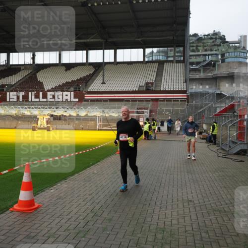 07.12.2025 - St. Pauli X-Mass-Run No. 15 Fabian Wolf http://msf.ph/oto/9396096 07.12.2025 10:35:50 Ziel 1822, 2489, 4034 meine-sportfotos.de