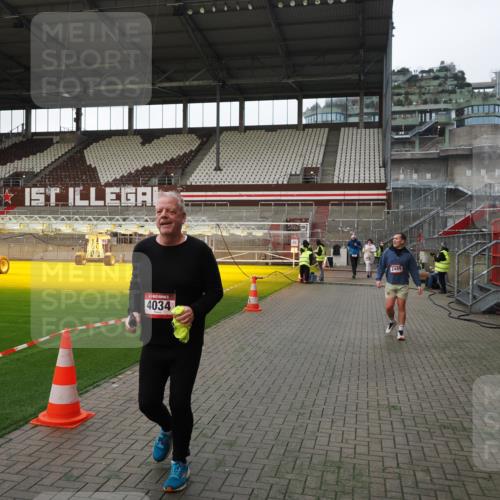 07.12.2025 - St. Pauli X-Mass-Run No. 15 Fabian Wolf http://msf.ph/oto/9396100 07.12.2025 10:35:52 Ziel 350, 1822, 2489, 3476, 4034 meine-sportfotos.de