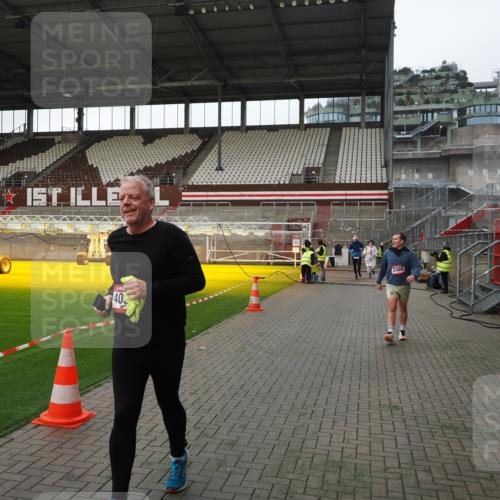 07.12.2025 - St. Pauli X-Mass-Run No. 15 Fabian Wolf http://msf.ph/oto/9396101 07.12.2025 10:35:52 Ziel 350, 1822, 2489, 3476, 4034 meine-sportfotos.de