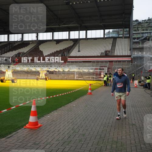 07.12.2025 - St. Pauli X-Mass-Run No. 15 Fabian Wolf http://msf.ph/oto/9396111 07.12.2025 10:35:54 Ziel 350, 1822, 2489, 3476, 4034 meine-sportfotos.de