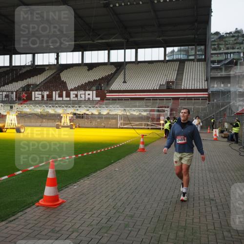 07.12.2025 - St. Pauli X-Mass-Run No. 15 Fabian Wolf http://msf.ph/oto/9396113 07.12.2025 10:35:54 Ziel 350, 1822, 2489, 3476, 4034 meine-sportfotos.de