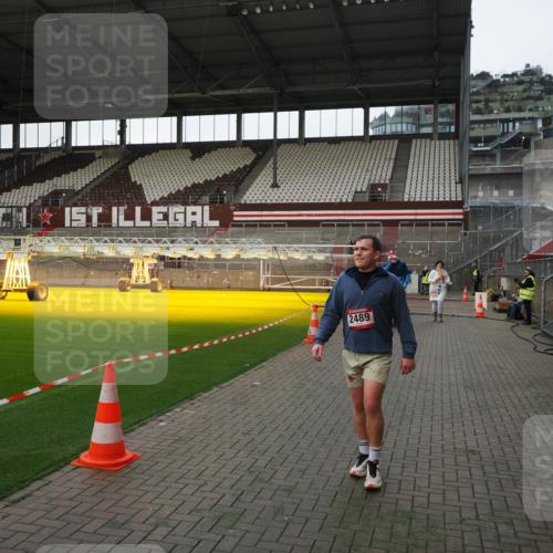 07.12.2025 - St. Pauli X-Mass-Run No. 15 Fabian Wolf http://msf.ph/oto/9396116 07.12.2025 10:35:55 Ziel 350, 2489, 3476, 4034 meine-sportfotos.de