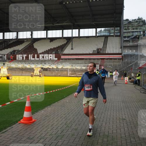 07.12.2025 - St. Pauli X-Mass-Run No. 15 Fabian Wolf http://msf.ph/oto/9396117 07.12.2025 10:35:55 Ziel 350, 2489, 3476, 4034 meine-sportfotos.de