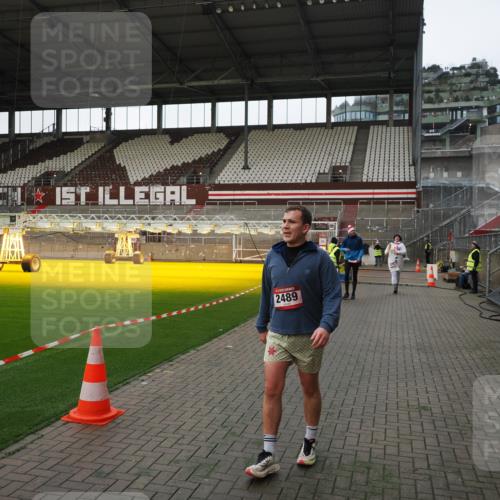 07.12.2025 - St. Pauli X-Mass-Run No. 15 Fabian Wolf http://msf.ph/oto/9396118 07.12.2025 10:35:56 Ziel 350, 2489, 3476, 4034 meine-sportfotos.de