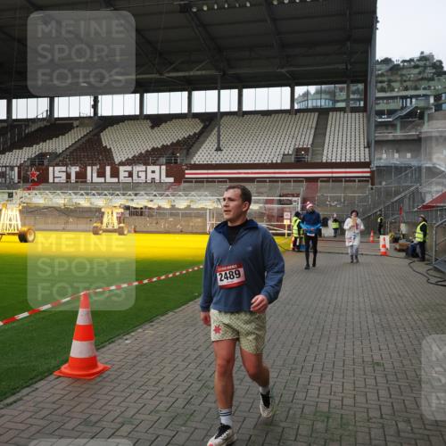07.12.2025 - St. Pauli X-Mass-Run No. 15 Fabian Wolf http://msf.ph/oto/9396119 07.12.2025 10:35:56 Ziel 350, 2489, 3476, 4034 meine-sportfotos.de