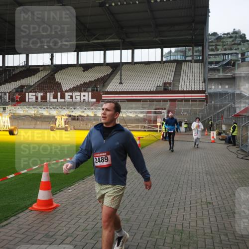 07.12.2025 - St. Pauli X-Mass-Run No. 15 Fabian Wolf http://msf.ph/oto/9396121 07.12.2025 10:35:56 Ziel 350, 2489, 3476, 4034 meine-sportfotos.de