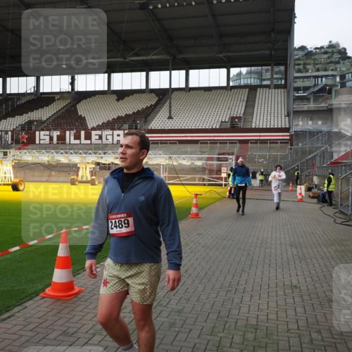 07.12.2025 - St. Pauli X-Mass-Run No. 15 Fabian Wolf http://msf.ph/oto/9396122 07.12.2025 10:35:56 Ziel 350, 2489, 3476, 4034 meine-sportfotos.de