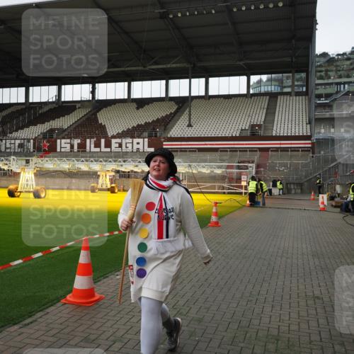 07.12.2025 - St. Pauli X-Mass-Run No. 15 Fabian Wolf http://msf.ph/oto/9396143 07.12.2025 10:36:06 Ziel 350, 3476 meine-sportfotos.de