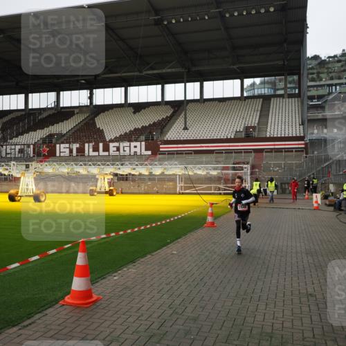 07.12.2025 - St. Pauli X-Mass-Run No. 15 Fabian Wolf http://msf.ph/oto/9396149 07.12.2025 10:36:20 Ziel 2948 meine-sportfotos.de