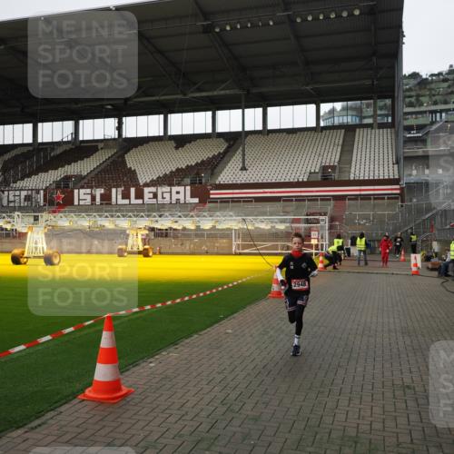 07.12.2025 - St. Pauli X-Mass-Run No. 15 Fabian Wolf http://msf.ph/oto/9396151 07.12.2025 10:36:21 Ziel 2948, 3089 meine-sportfotos.de
