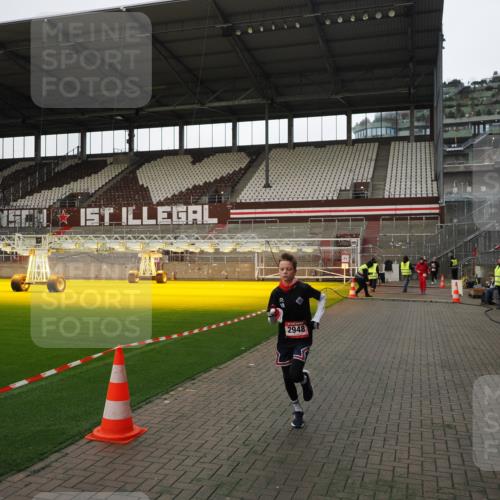 07.12.2025 - St. Pauli X-Mass-Run No. 15 Fabian Wolf http://msf.ph/oto/9396153 07.12.2025 10:36:21 Ziel 2948, 3089 meine-sportfotos.de