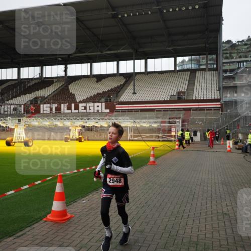 07.12.2025 - St. Pauli X-Mass-Run No. 15 Fabian Wolf http://msf.ph/oto/9396155 07.12.2025 10:36:22 Ziel 2948, 3089 meine-sportfotos.de