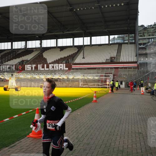 07.12.2025 - St. Pauli X-Mass-Run No. 15 Fabian Wolf http://msf.ph/oto/9396156 07.12.2025 10:36:22 Ziel 2948, 3089 meine-sportfotos.de