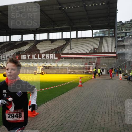 07.12.2025 - St. Pauli X-Mass-Run No. 15 Fabian Wolf http://msf.ph/oto/9396157 07.12.2025 10:36:22 Ziel 2948, 3089 meine-sportfotos.de