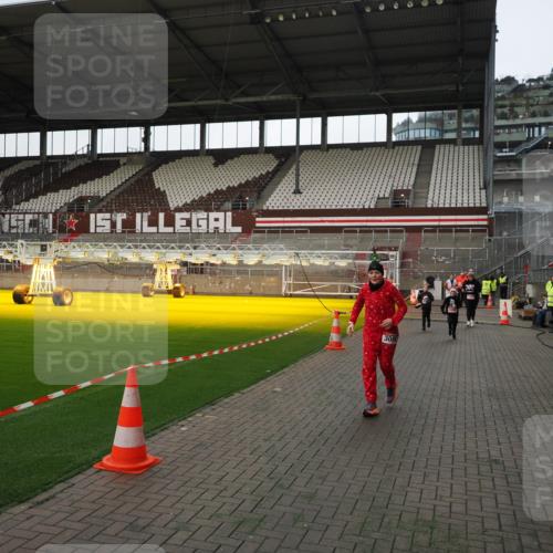 07.12.2025 - St. Pauli X-Mass-Run No. 15 Fabian Wolf http://msf.ph/oto/9396160 07.12.2025 10:36:29 Ziel 2948, 3089, 4200, 4591, 4599 meine-sportfotos.de