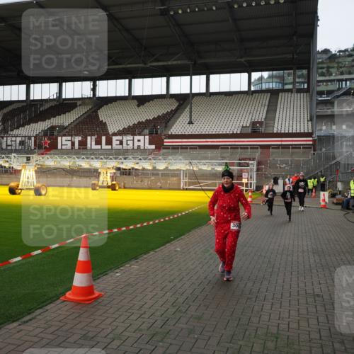 07.12.2025 - St. Pauli X-Mass-Run No. 15 Fabian Wolf http://msf.ph/oto/9396162 07.12.2025 10:36:29 Ziel 2948, 3089, 4200, 4591, 4599 meine-sportfotos.de