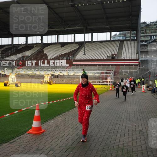 07.12.2025 - St. Pauli X-Mass-Run No. 15 Fabian Wolf http://msf.ph/oto/9396165 07.12.2025 10:36:30 Ziel 2948, 3089, 3382, 4200, 4591, 4599 meine-sportfotos.de