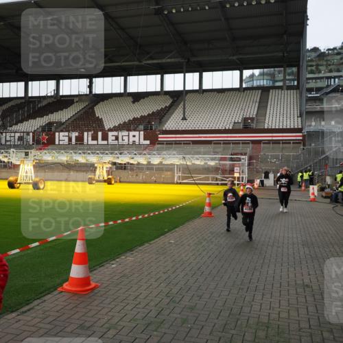 07.12.2025 - St. Pauli X-Mass-Run No. 15 Fabian Wolf http://msf.ph/oto/9396170 07.12.2025 10:36:31 Ziel 2948, 3089, 3382, 4200, 4591, 4597, 4599 meine-sportfotos.de