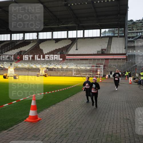 07.12.2025 - St. Pauli X-Mass-Run No. 15 Fabian Wolf http://msf.ph/oto/9396173 07.12.2025 10:36:32 Ziel 2948, 3089, 3382, 4200, 4591, 4597, 4599 meine-sportfotos.de