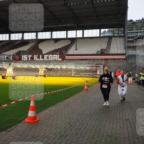 07.12.2025 - St. Pauli X-Mass-Run No. 15 Fabian Wolf http://msf.ph/oto/9396186 07.12.2025 10:36:34 Ziel 2948, 3089, 3382, 4200, 4591, 4597, 4599 meine-sportfotos.de