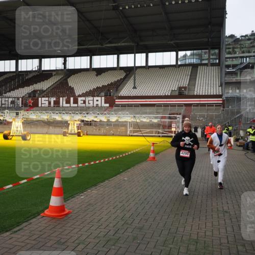 07.12.2025 - St. Pauli X-Mass-Run No. 15 Fabian Wolf http://msf.ph/oto/9396187 07.12.2025 10:36:35 Ziel 717, 2948, 3089, 3382, 4200, 4591, 4597, 4599 meine-sportfotos.de
