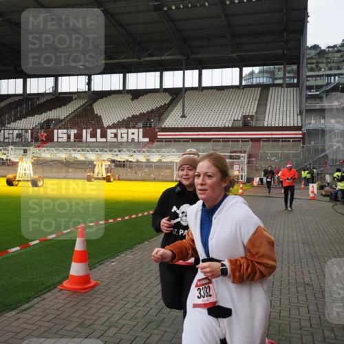 07.12.2025 - St. Pauli X-Mass-Run No. 15 Fabian Wolf http://msf.ph/oto/9396195 07.12.2025 10:36:36 Ziel 717, 833, 2948, 3089, 3382, 4200, 4591, 4597, 4599 meine-sportfotos.de