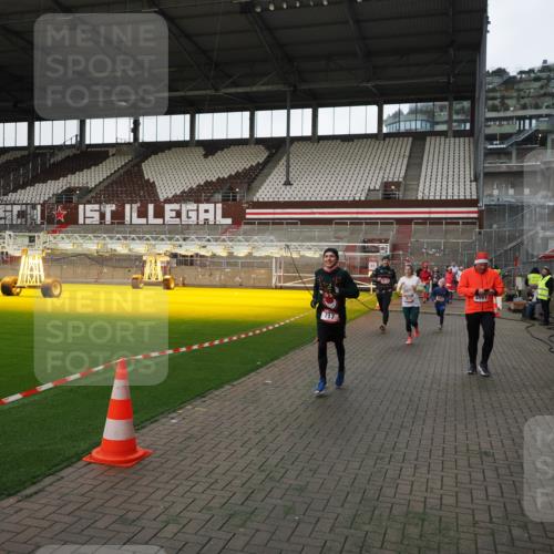 07.12.2025 - St. Pauli X-Mass-Run No. 15 Fabian Wolf http://msf.ph/oto/9396208 07.12.2025 10:36:40 Ziel 511, 521, 665, 717, 833, 3089, 3382, 4200, 4591, 4597, 4599 meine-sportfotos.de