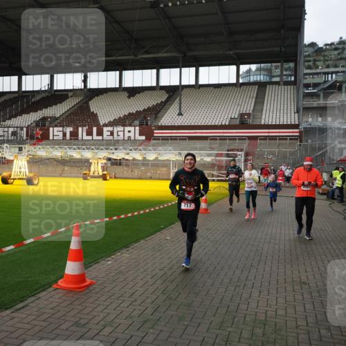 07.12.2025 - St. Pauli X-Mass-Run No. 15 Fabian Wolf http://msf.ph/oto/9396210 07.12.2025 10:36:41 Ziel 37, 511, 521, 665, 717, 833, 3089, 3382, 4200, 4591, 4597, 4599 meine-sportfotos.de