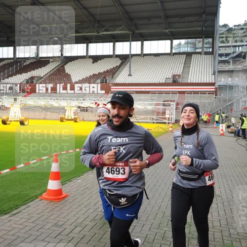 07.12.2025 - St. Pauli X-Mass-Run No. 15 Fabian Wolf http://msf.ph/oto/9396253 07.12.2025 10:36:53 Ziel 37, 511, 521, 665, 717, 833, 2615, 3056, 3263, 4690, 4691, 4693 meine-sportfotos.de
