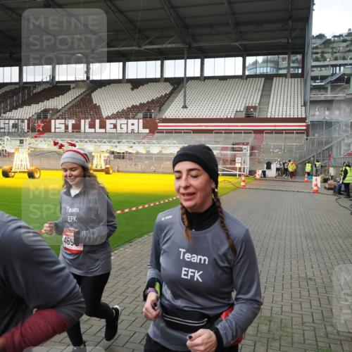 07.12.2025 - St. Pauli X-Mass-Run No. 15 Fabian Wolf http://msf.ph/oto/9396256 07.12.2025 10:36:54 Ziel 37, 511, 521, 665, 717, 833, 2615, 3056, 3263, 4690, 4691, 4693 meine-sportfotos.de