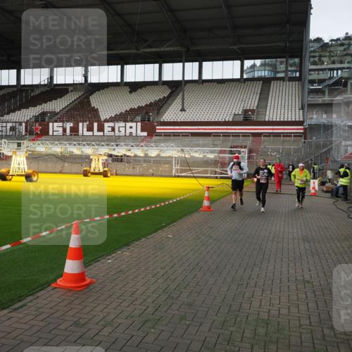 07.12.2025 - St. Pauli X-Mass-Run No. 15 Fabian Wolf http://msf.ph/oto/9396269 07.12.2025 10:37:01 Ziel 37, 503, 2349, 2351, 2615, 3056, 3090, 3263, 4690, 4691, 4693 meine-sportfotos.de