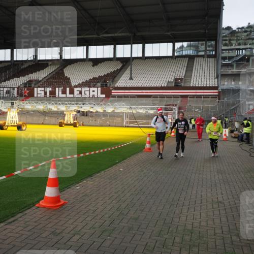07.12.2025 - St. Pauli X-Mass-Run No. 15 Fabian Wolf http://msf.ph/oto/9396273 07.12.2025 10:37:02 Ziel 503, 2349, 2351, 2615, 3056, 3090, 3263, 4690, 4691, 4693 meine-sportfotos.de