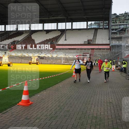 07.12.2025 - St. Pauli X-Mass-Run No. 15 Fabian Wolf http://msf.ph/oto/9396276 07.12.2025 10:37:03 Ziel 503, 2349, 2351, 2615, 3056, 3090, 3263, 4690 meine-sportfotos.de