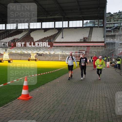 07.12.2025 - St. Pauli X-Mass-Run No. 15 Fabian Wolf http://msf.ph/oto/9396279 07.12.2025 10:37:03 Ziel 503, 2349, 2351, 2615, 3056, 3090, 3263, 4690 meine-sportfotos.de