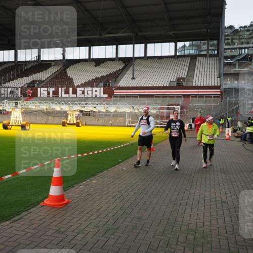 07.12.2025 - St. Pauli X-Mass-Run No. 15 Fabian Wolf http://msf.ph/oto/9396281 07.12.2025 10:37:04 Ziel 503, 2349, 2351, 3056, 3090, 3263 meine-sportfotos.de