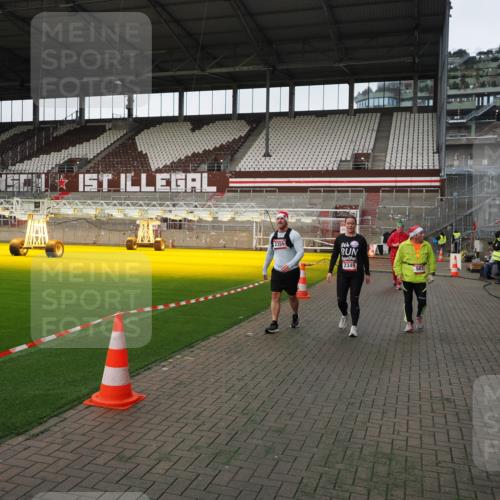 07.12.2025 - St. Pauli X-Mass-Run No. 15 Fabian Wolf http://msf.ph/oto/9396282 07.12.2025 10:37:04 Ziel 503, 2349, 2351, 3056, 3090, 3263 meine-sportfotos.de