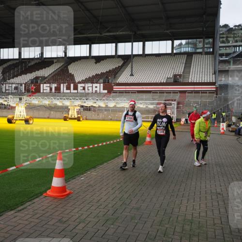 07.12.2025 - St. Pauli X-Mass-Run No. 15 Fabian Wolf http://msf.ph/oto/9396286 07.12.2025 10:37:05 Ziel 503, 2349, 2351, 3090, 3263, 4761 meine-sportfotos.de