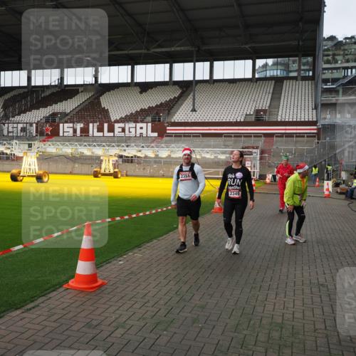 07.12.2025 - St. Pauli X-Mass-Run No. 15 Fabian Wolf http://msf.ph/oto/9396287 07.12.2025 10:37:05 Ziel 503, 2349, 2351, 3090, 3263, 4761 meine-sportfotos.de