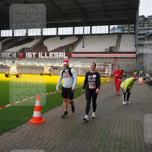 07.12.2025 - St. Pauli X-Mass-Run No. 15 Fabian Wolf http://msf.ph/oto/9396293 07.12.2025 10:37:06 Ziel 503, 2349, 2351, 3090, 3263, 4761 meine-sportfotos.de