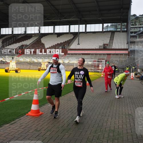 07.12.2025 - St. Pauli X-Mass-Run No. 15 Fabian Wolf http://msf.ph/oto/9396296 07.12.2025 10:37:07 Ziel 503, 2349, 2351, 3090, 3263, 4761 meine-sportfotos.de