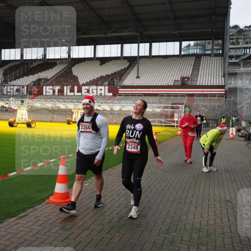 07.12.2025 - St. Pauli X-Mass-Run No. 15 Fabian Wolf http://msf.ph/oto/9396297 07.12.2025 10:37:07 Ziel 503, 2349, 2351, 3090, 3263, 4761 meine-sportfotos.de