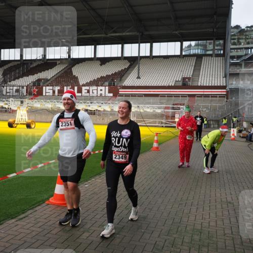 07.12.2025 - St. Pauli X-Mass-Run No. 15 Fabian Wolf http://msf.ph/oto/9396299 07.12.2025 10:37:08 Ziel 503, 2349, 2351, 3090, 4761 meine-sportfotos.de