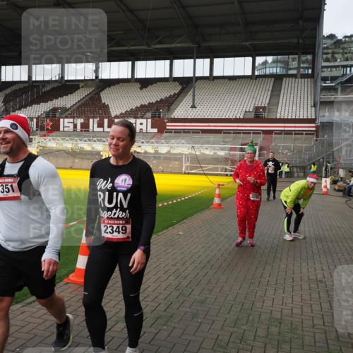 07.12.2025 - St. Pauli X-Mass-Run No. 15 Fabian Wolf http://msf.ph/oto/9396301 07.12.2025 10:37:08 Ziel 503, 2349, 2351, 3090, 4761 meine-sportfotos.de