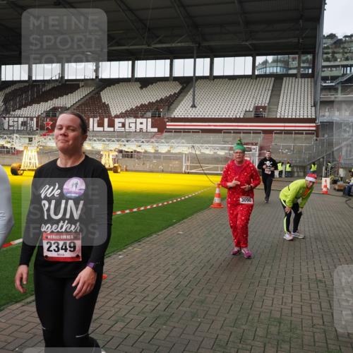 07.12.2025 - St. Pauli X-Mass-Run No. 15 Fabian Wolf http://msf.ph/oto/9396303 07.12.2025 10:37:09 Ziel 503, 2349, 2351, 3090, 4761 meine-sportfotos.de