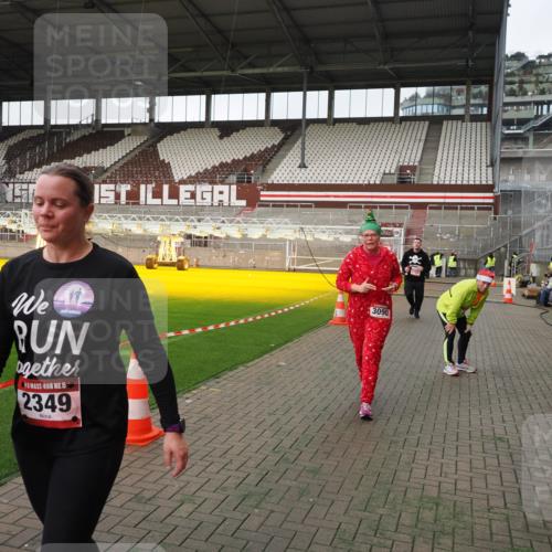 07.12.2025 - St. Pauli X-Mass-Run No. 15 Fabian Wolf http://msf.ph/oto/9396304 07.12.2025 10:37:09 Ziel 503, 2349, 2351, 3090, 4761 meine-sportfotos.de